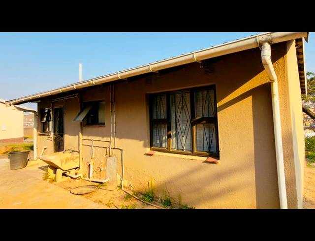 2 BEDROOM HOUSE FOR SALE IN UMLAZI G